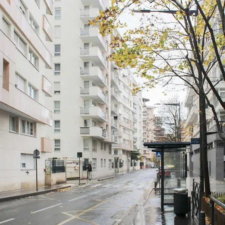Practical In The Heart Of La Defense